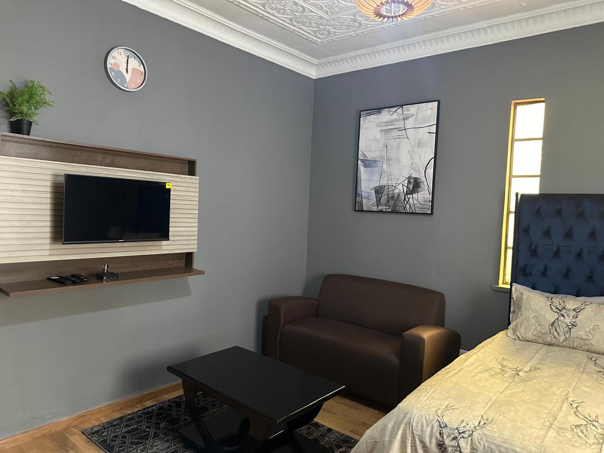 Apartment 6 The Curve Unit 25